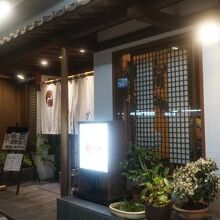 入口がここ。近くに駐車場もあったようです。