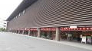 最高裁に隣接する建物