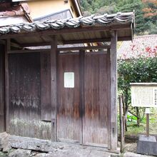 外から様子を眺める