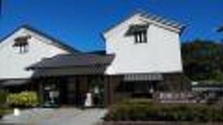 シロヘビの展示施設