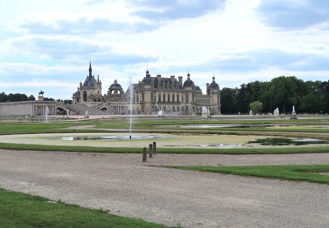 フランス第三の大貴族コンデ公の居城