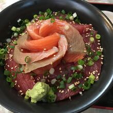 マグロとサーモン丼