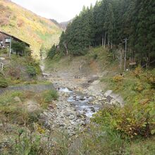 横湯川・・渋温泉脇まで流れています