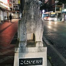 入口のシーサー