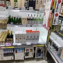 店内に置かれている酒類の様子です。