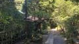 円覚寺の拝観受付を入り、すぐ左側に入口がある