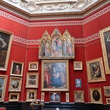 15～19世紀の絵画史を俯瞰できる部屋トリビューン