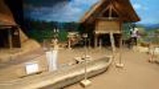 祭壇の復元模型も