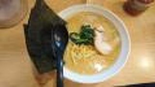 ランチで豚骨ラーメン醤油をいただきました