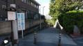 愛染堂勝鬘院からつけられた坂道