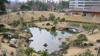 【玉泉院丸庭園】池泉回遊式の見事な庭園と奇妙な「見せる」石垣