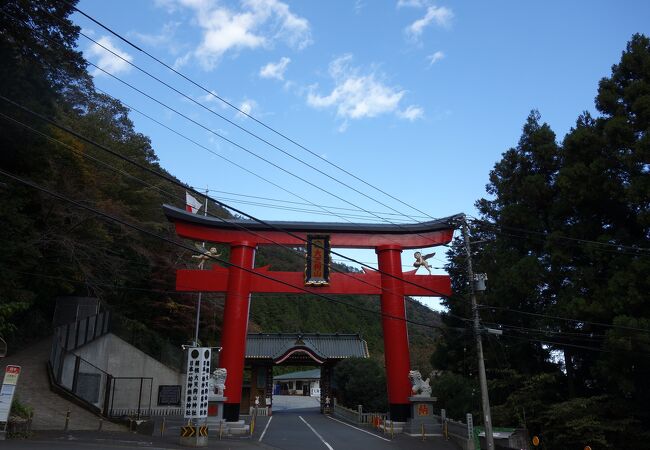 不思議な雰囲気の神社