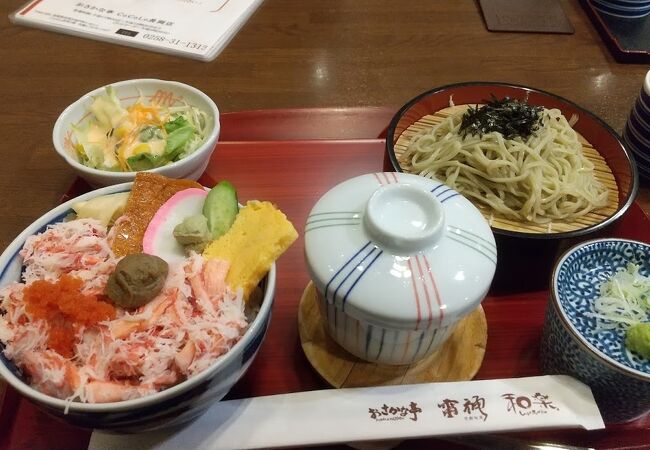 寿司と蕎麦のセットランチあり