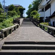 酢屋の坂の向かい側