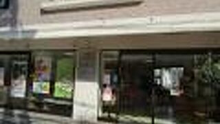 眺めの良いガラス張りのお店