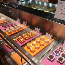 デザート　綺麗にディスプレイされています