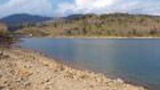 キャンプ場もある深山にある人造湖