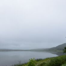 どこまでも広がる湧洞湖の景色