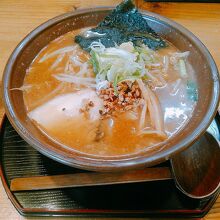 赤味噌ラーメン750円