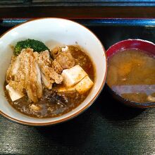 イチオシ鶏唐麻婆定食のご飯大盛り500円