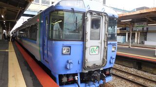 古いキハ183系が使われています