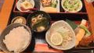 奈良駅至近。ランチ美味しく頂きました。