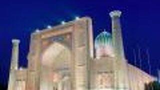 レギスタン広場の中で1番好き!　ライトアップの素晴らしさにもしびれました!