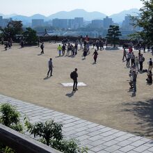 城内にぽっかり広がった広場