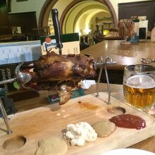 包丁が刺さった丸焼き