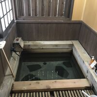 離れの客室の温泉