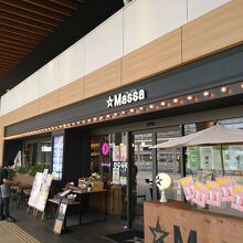 空港連絡バスの乗降場正面