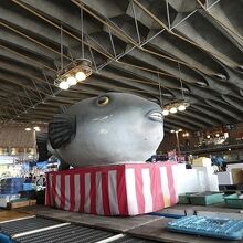 でっかいフグがお出迎え