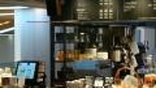 伊丹空港内のカフェ