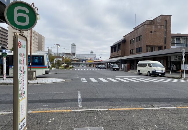 八幡堀、八幡山ロープウェイへ駅前からバスで