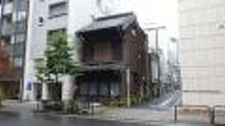 歴史的な建造物としての価値は有るのでしょうが、古民家的な古さも無く、観光的な魅力は感じられない普通の民家と感じました。