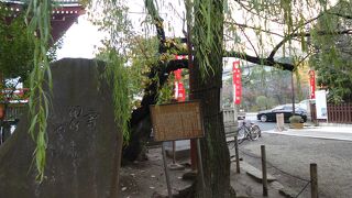 浅草神社の境内にあります