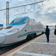 広くてキレイな駅。　トイレは地下にありました。