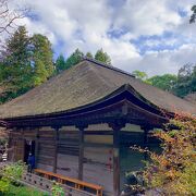 規模的には小さいが、湖南三山の1つとして有名なお寺。　紅葉が素晴らしい!