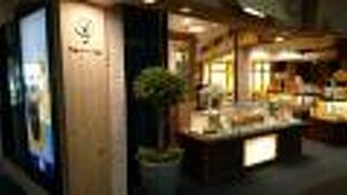 羽田空港第二ターミナルゲート内の洋菓子店