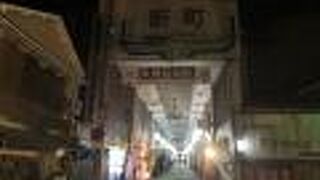 お菓子の名店やコロッケのお店など