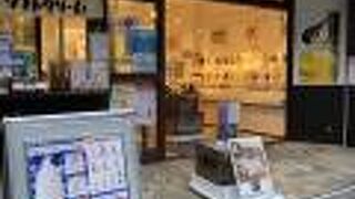 温泉地でよく見る蜂蜜屋さん