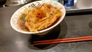 小淵沢駅改札脇の立ち食いソバ