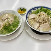 ラーメン小と中のネギ、もやしトッピング