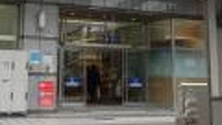 駅に隣接する便利なショッピングモール