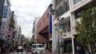 ローカル感が満載の地元に密着した商店街