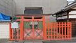 猿沢池のそばにある春日大社の末社