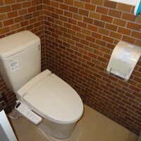 トイレは清潔な水洗ウォッシュレット付き。