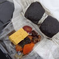 早朝に出発したので、朝食はおにぎり弁当にして頂けました。
