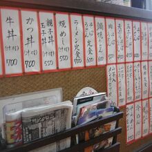 手書きのメニューも情趣があって良いですね。