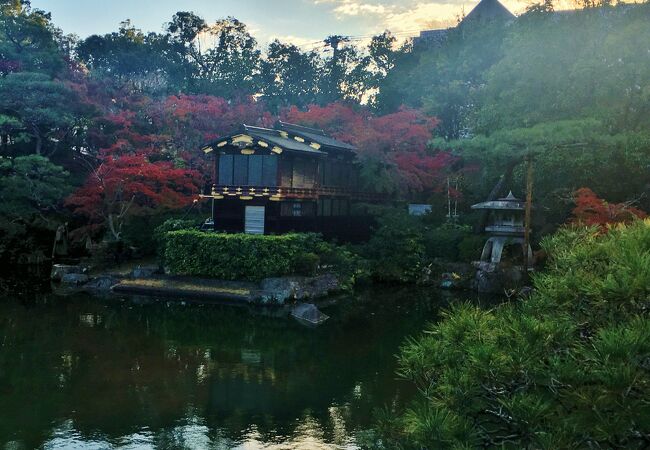 豪華絢爛な船屋形